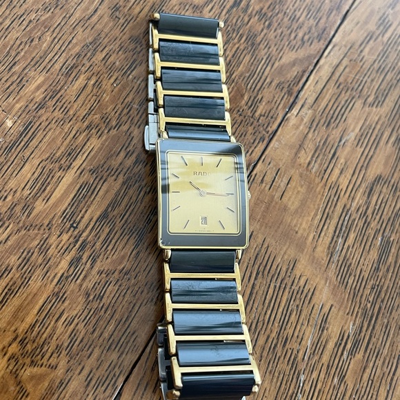 Rado Black Ceramic and Gold Swiss Watch. 2 extra links. Serial no. 31395237. - Picture 2 of 9